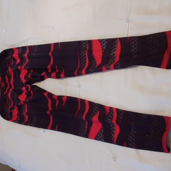 2/$12 red and black leggings, one size - Picture 5 of 6